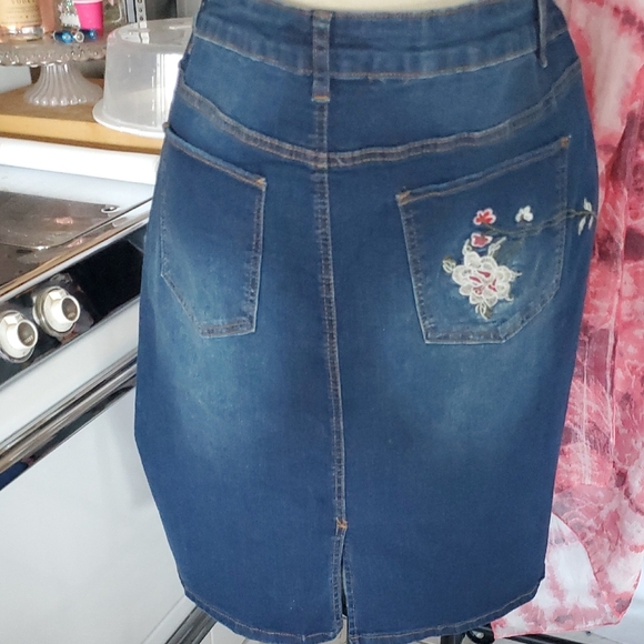 Blue Embellished Pencil Skirt for Work - Picture 2 of 7